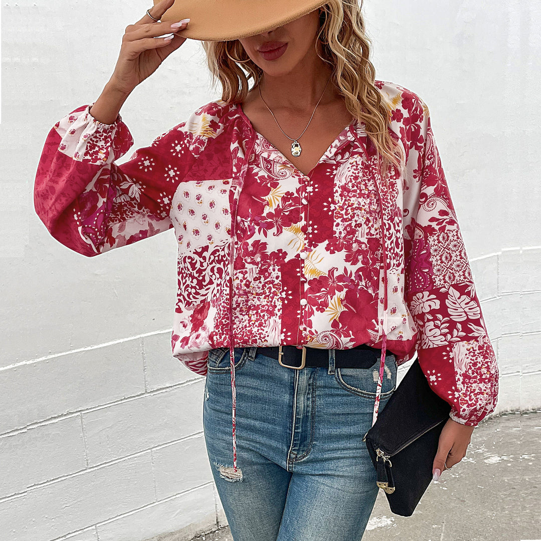 Damen Leichte Boho-Bluse mit Patchwork‑Print, Bindeschlitz und Ballonärmeln Echoarchiv