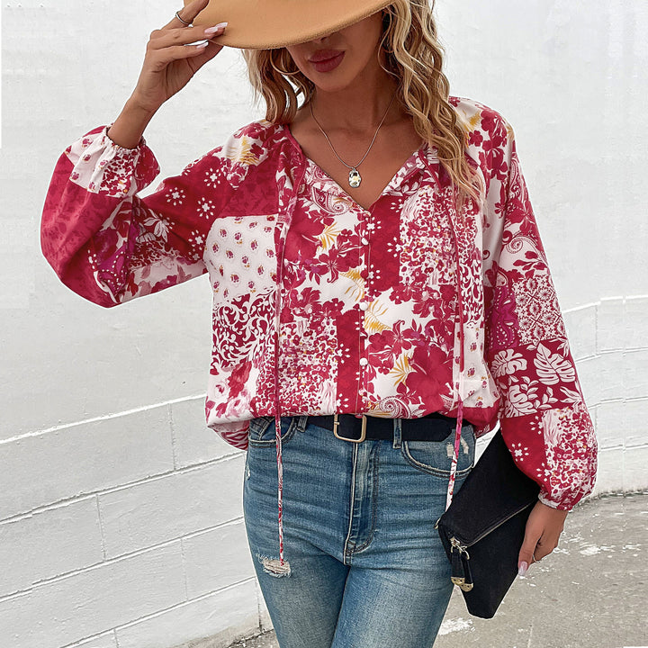 Damen Leichte Boho-Bluse mit Patchwork‑Print, Bindeschlitz und Ballonärmeln Echoarchiv
