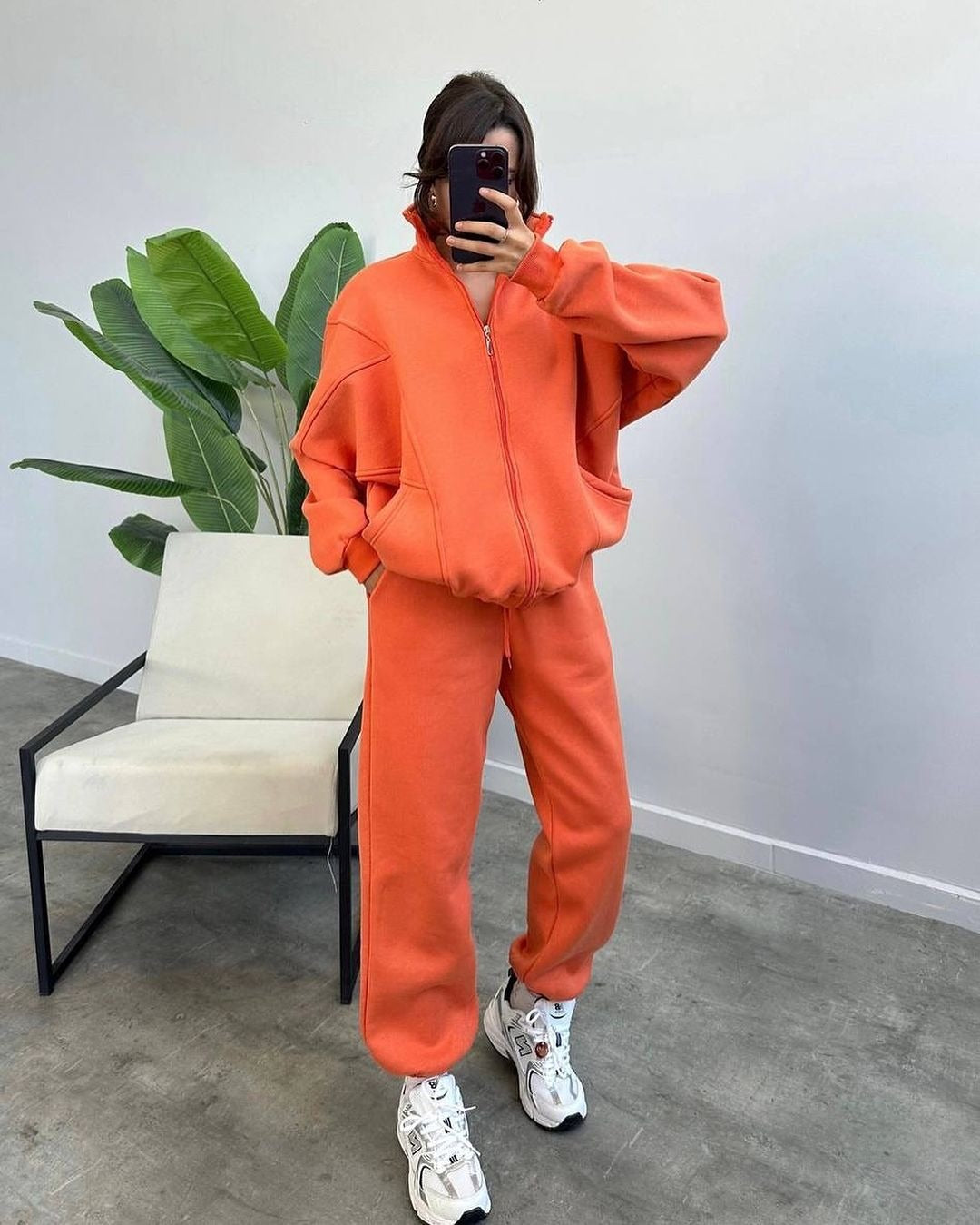 Damen Oversize Fleece-Set mit Reißverschlussjacke und weiten Jogginghosen Echoarchiv