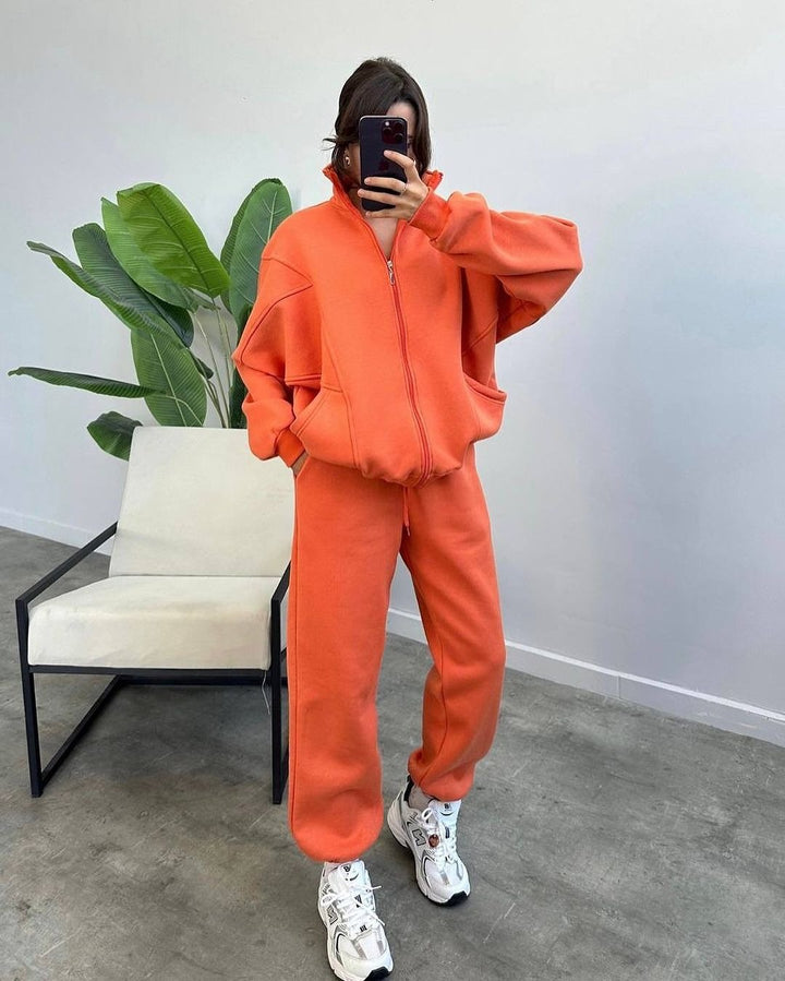 Damen Oversize Fleece-Set mit Reißverschlussjacke und weiten Jogginghosen Echoarchiv