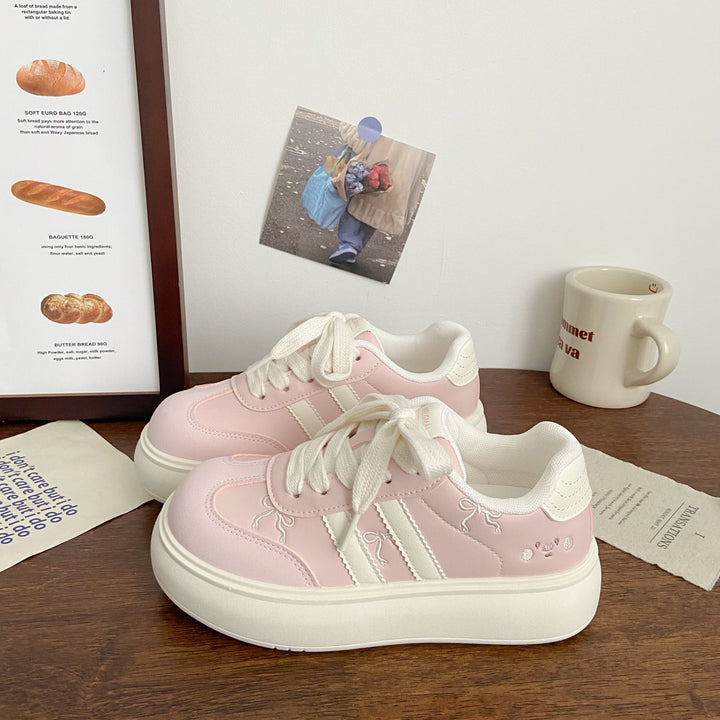 Damen Plateau-Laufsneaker mit verspielten Applikationen und atmungsaktiver Sohle Echo Archiv