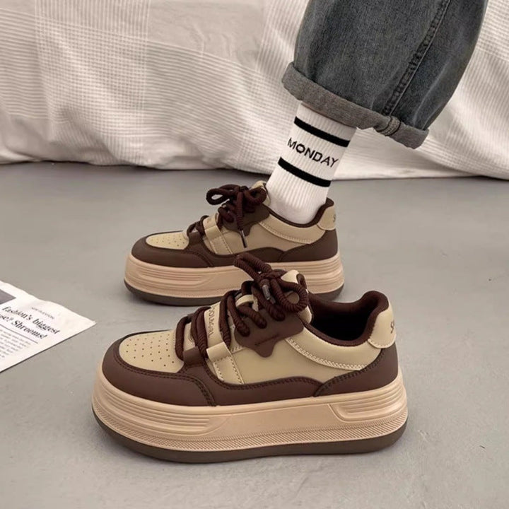Damen Sportliche Plateau-Sneaker mit elastischen Schnürsenkeln und dämpfender Sohle Echo Archiv