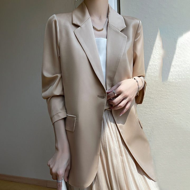 Damen Leichttaillierter Longblazer mit Knopfverschluss und Flap‑Taschen Echoarchiv