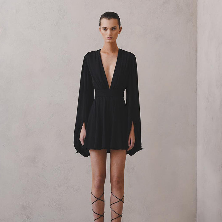 Damen Elegantes Minikleid mit tiefem V-Ausschnitt, Ballonärmeln und tailliertem Plisseerock Echoarchiv