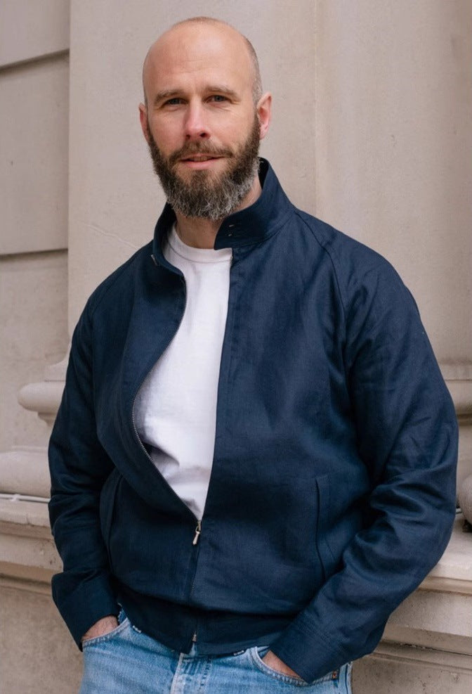 Herren leichte Steppjacke mit hohem Kragen und praktischen Taschen Echoarchiv
