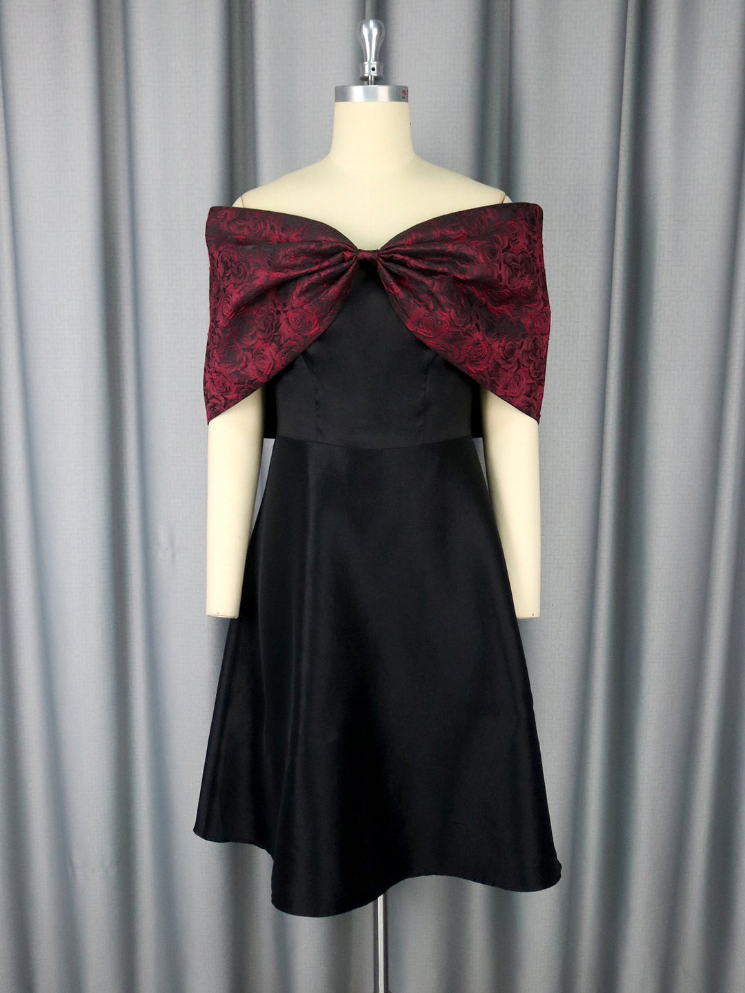 Damen elegantes Cocktailkleid mit modischem Schulterdesign Echo Archiv