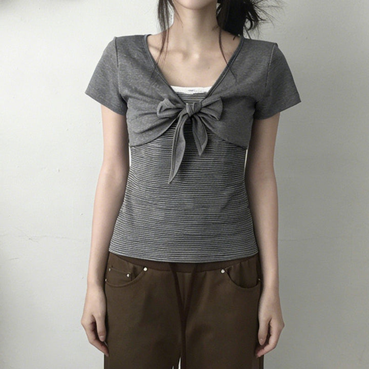 Damen kurzes T-Shirt mit Knoten-Detail und gestreiftem Design Echo Archiv