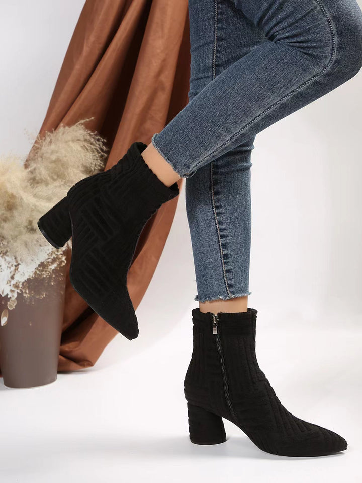 Damen Texturierte Ankle-Boots aus Frottee mit spitz zulaufender Vorderkappe und Blockabsatz Echoarchiv