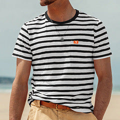 Herren nan lässiges gestreiftes Baumwoll-Jersey T-Shirt mit Rundhalsausschnitt und unaufdringlichem Logo-Patch Echo Archiv