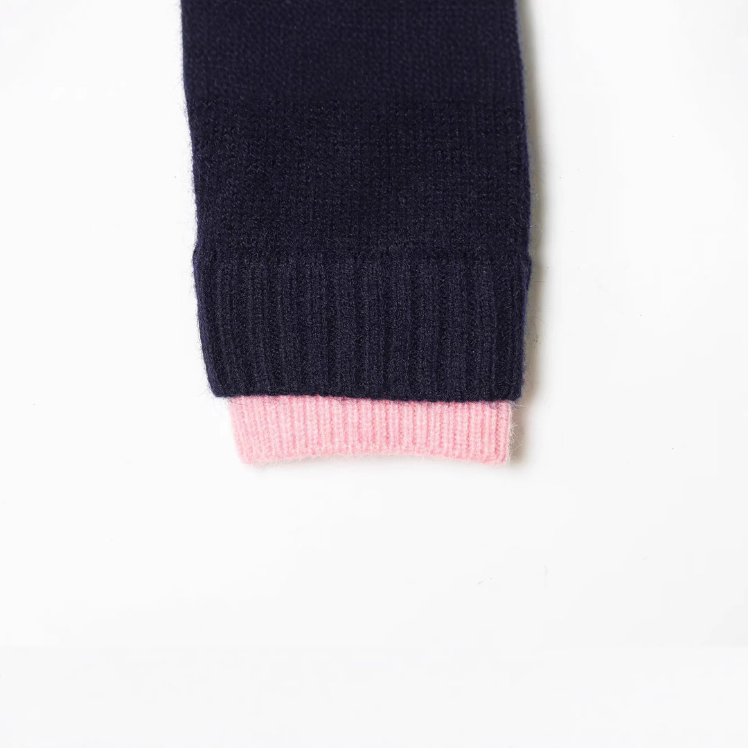 Damen Kurzer Boxy-Strickcardigan mit aufgesetzten Taschen und kontrastierenden Bündchen Echoarchiv