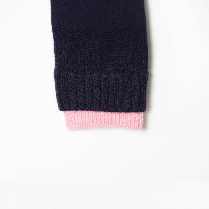 Damen Kurzer Boxy-Strickcardigan mit aufgesetzten Taschen und kontrastierenden Bündchen Echoarchiv