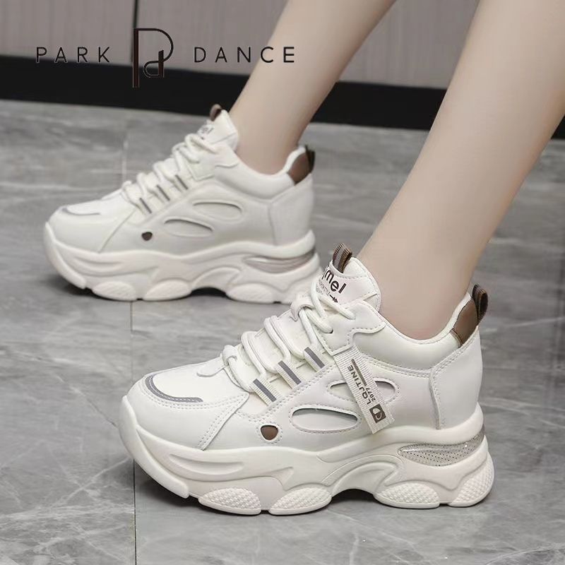 Damen Sportliche Sneakers mit luftiger Mesh-Oberfläche und robuster Sohle Echo Archiv