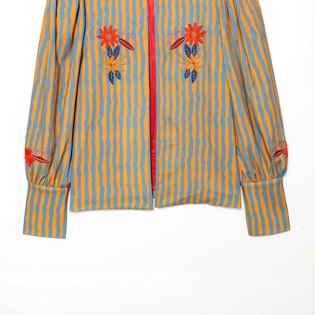Damen Gestreifte Blusenjacke mit Blumenstickerei und Ballonärmeln Echo Archiv