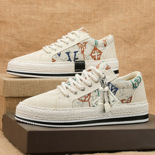 Damen bestickte Canvas‑Sneaker mit Quastenanhänger und geflochtener Plateausohle Echo Archiv