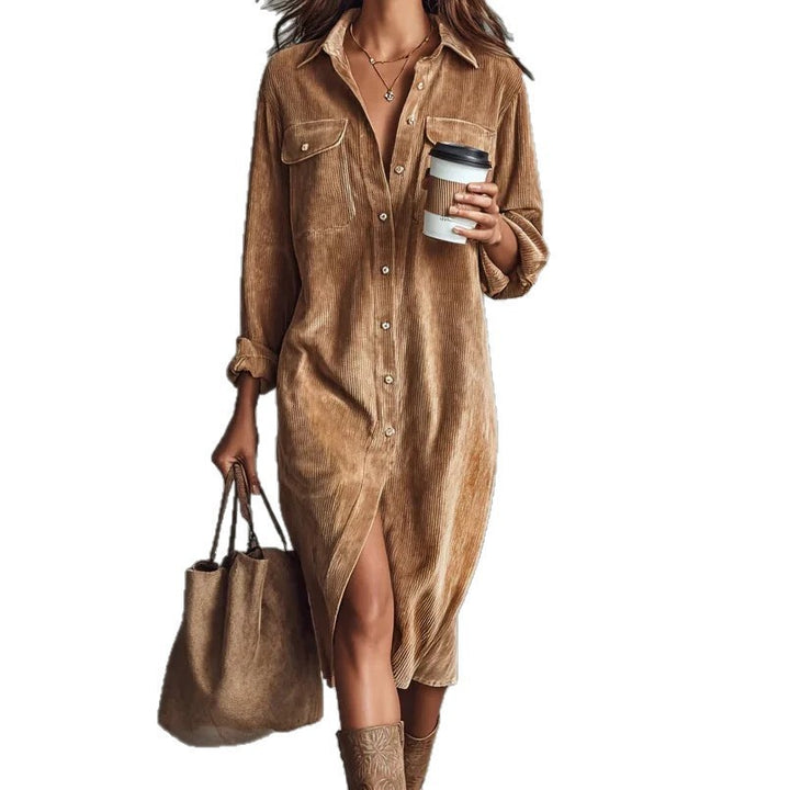 Damen Hemdblusenkleid aus Cord mit Brusttaschen, Knopfleiste und Schlitze Echoarchiv