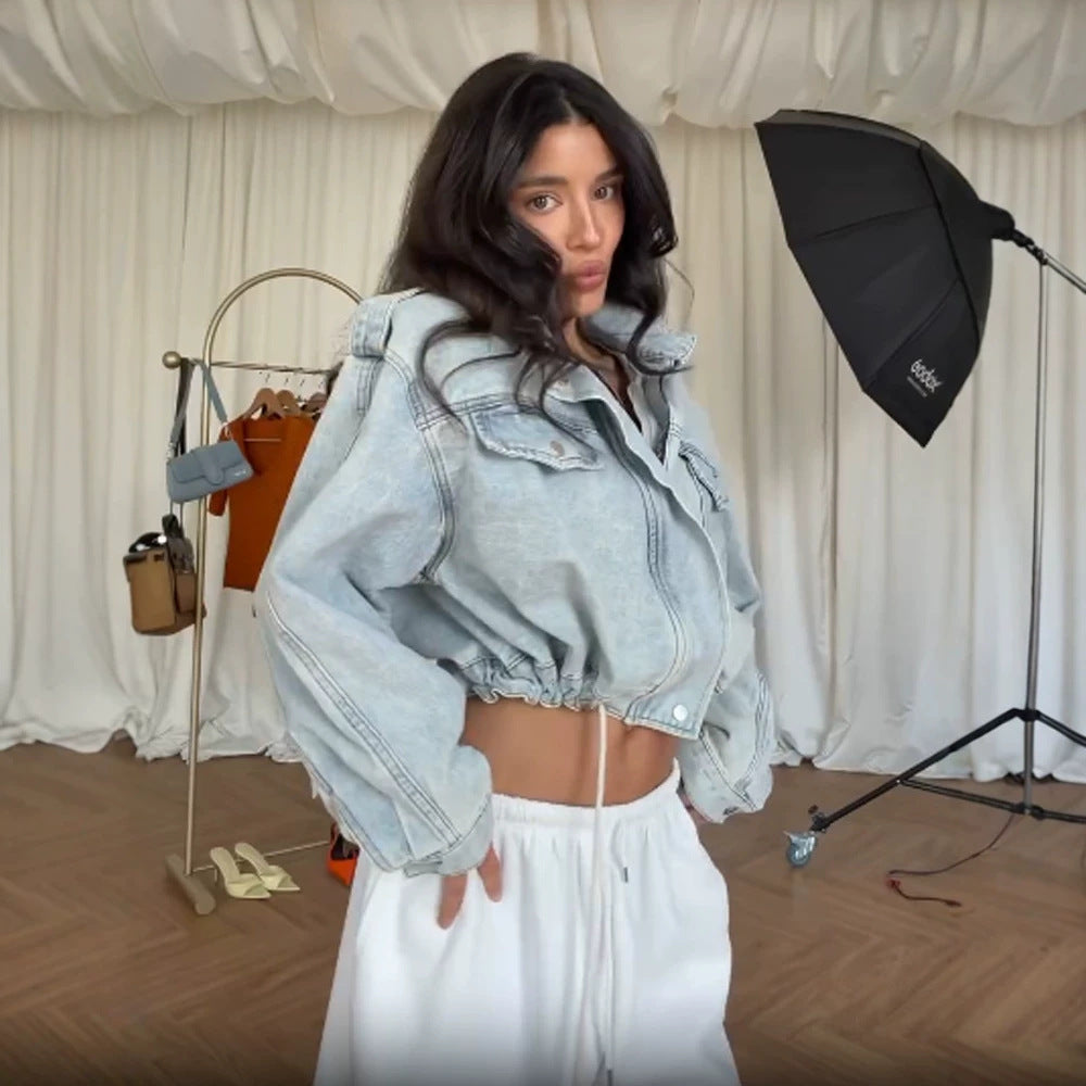 Damen Cropped-Denimjacke mit Tunnelzug, kastiger Oversize-Silhouette & Pattentaschen Echoarchiv
