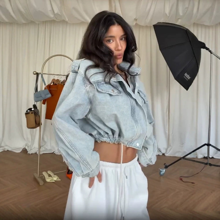 Damen Cropped-Denimjacke mit Tunnelzug, kastiger Oversize-Silhouette & Pattentaschen Echoarchiv