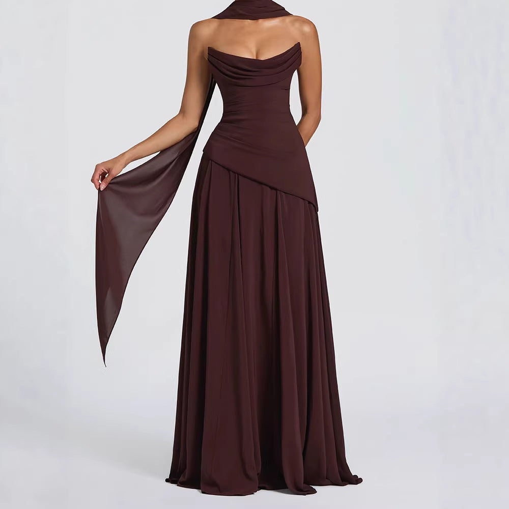 Damen elegantes maxikleid mit schulterfreiem Design und raffinierten Drapierungen Echo Archiv