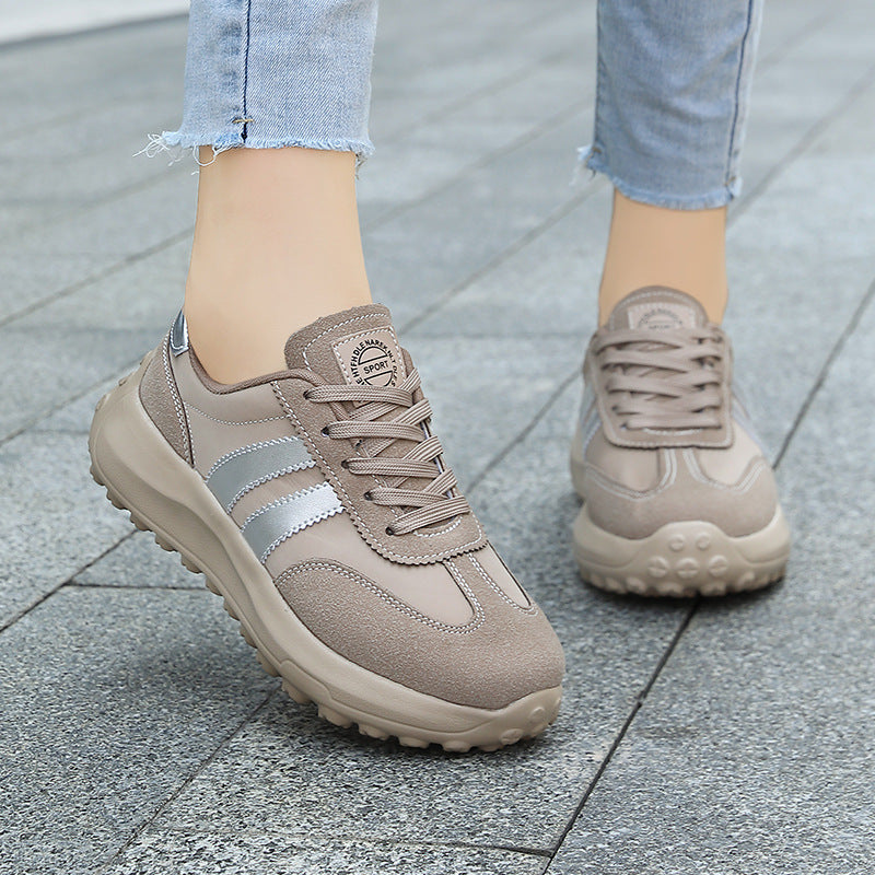 Damen nan retroorientierter City-Sneaker mit grobstolliger Laufsohle, gepolstertem Komfortfußbett und Wildlederbesatz Echo Archiv