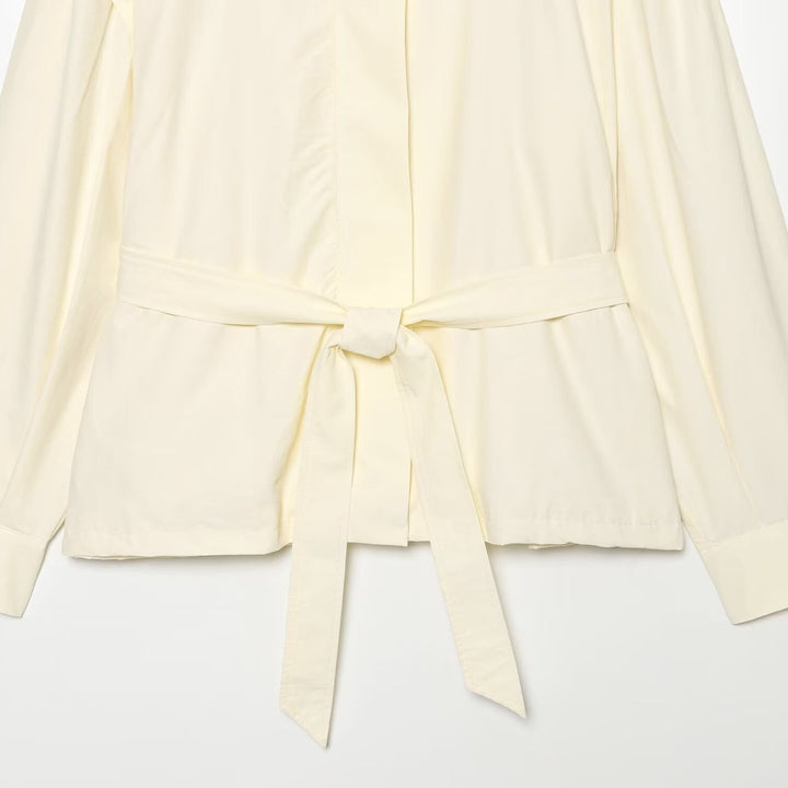 Damen Leichte Taillierte Jacke mit Stehkragen, Bindegürtel und Cape-Ärmeldetail Echoarchiv