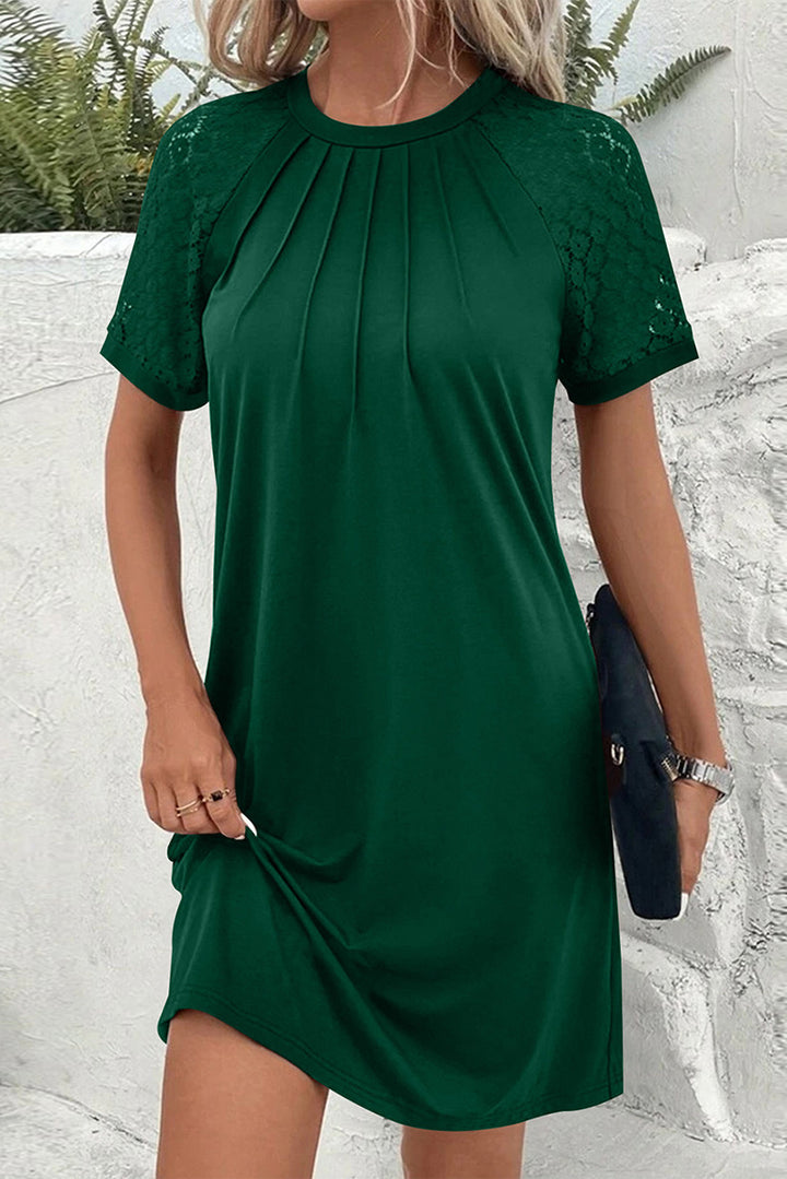 Damen Kurzärmeliges Freizeitkleid mit Faltenoberteil und Spitzeneinsätzen Echo Archiv