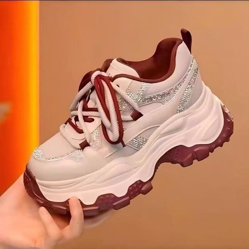 Damen Sportliche Sneakers mit auffälliger Dämpfung und glitzernden Akzenten Echo Archiv