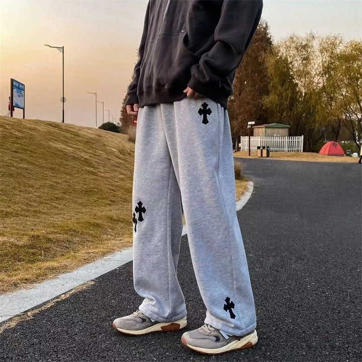 Herren Weite Sweatpants mit Gothic-Kreuz-Print, Tunnelzug & Tiefer Schritt Echo Archiv