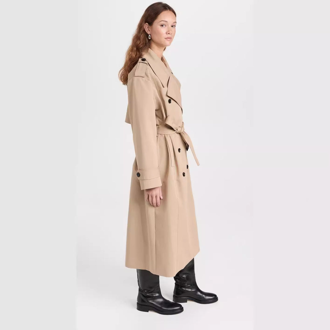 Damen Langer Trenchcoat aus Baumwollmix mit doppelreihiger Knopfleiste, Taillengürtel und Schulterklappen Echoarchiv
