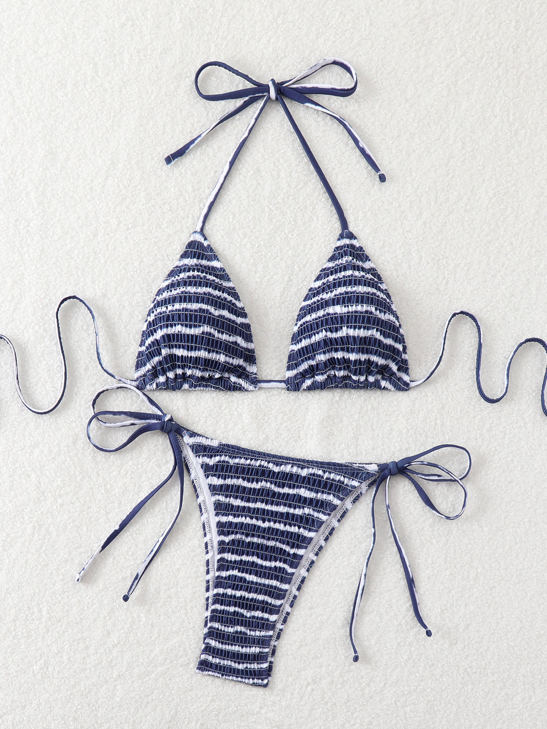 Damen Triangel-Bikini mit feinem Streifenmuster und raffinierten Bindebändern Echo Archiv