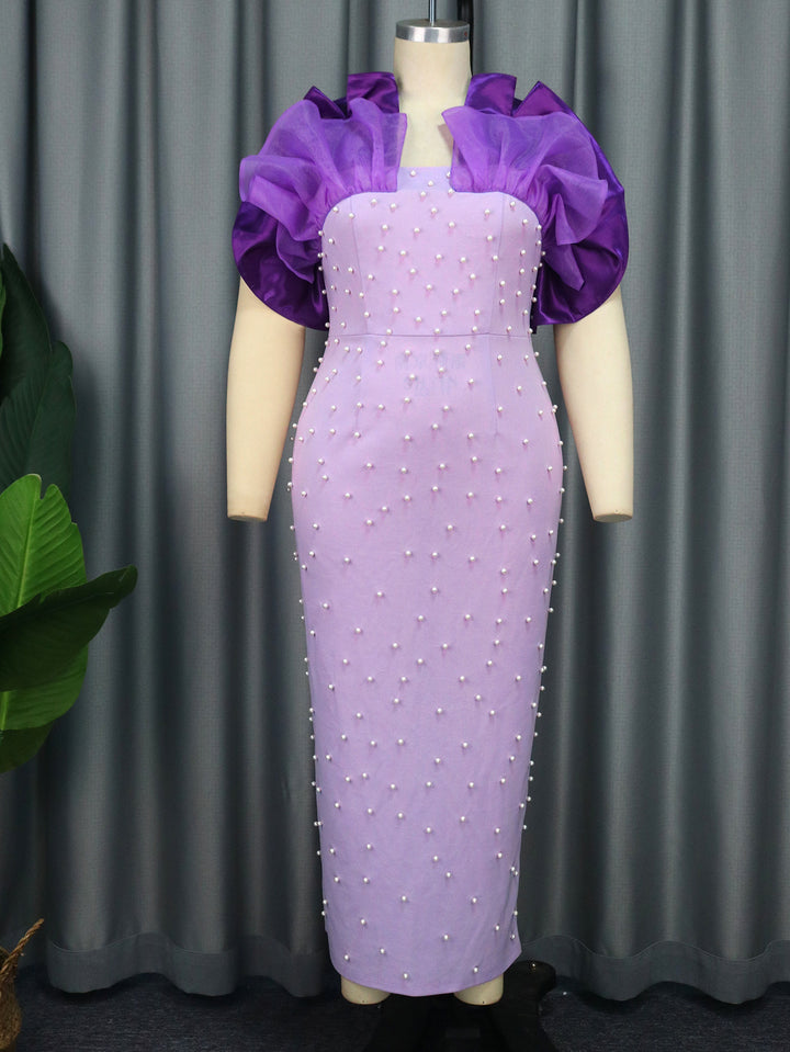 Damen Figurbetontes Abendkleid mit dramatischen Puffärmeln und Perlenakzenten Echo Archiv