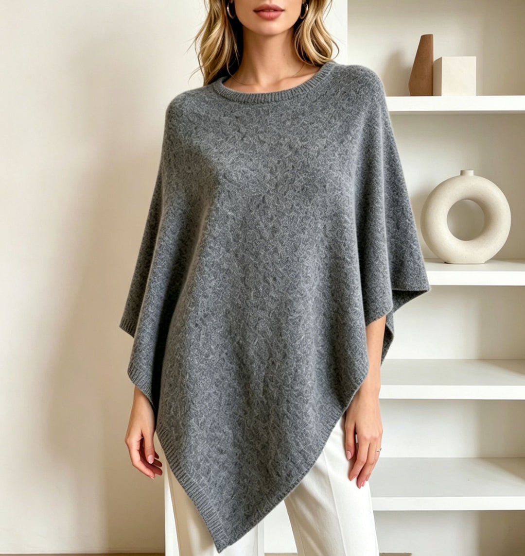 Damen Oversize Strickponcho mit weitem Rundhalsausschnitt – Célinea