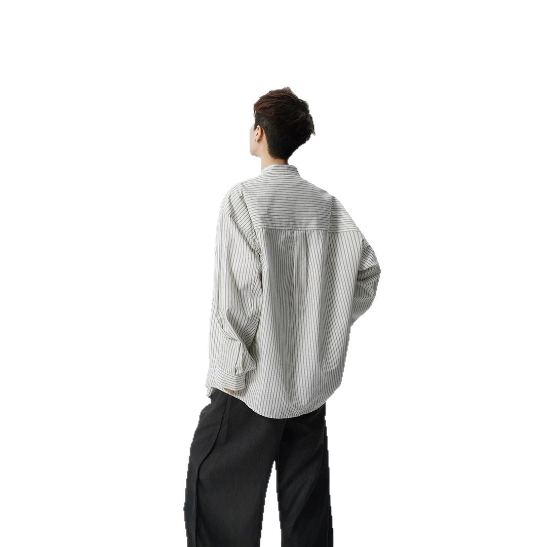 Herren Oversize-Hemd mit Stehkragen und feinem Nadelstreifen Echoarchiv