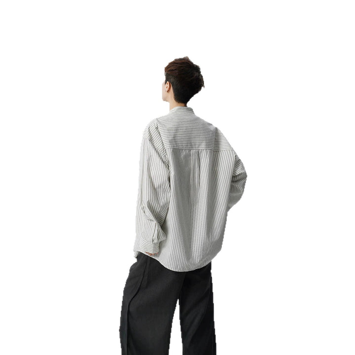 Herren Oversize-Hemd mit Stehkragen und feinem Nadelstreifen Echoarchiv