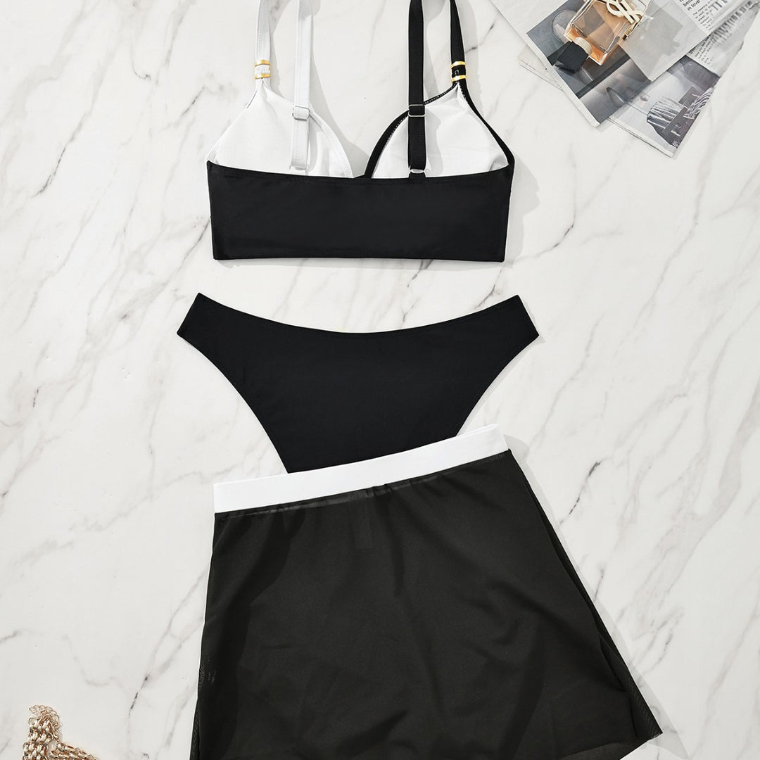 Damen Sportlicher Bikini mit lässigem Wickelrock Echo Archiv