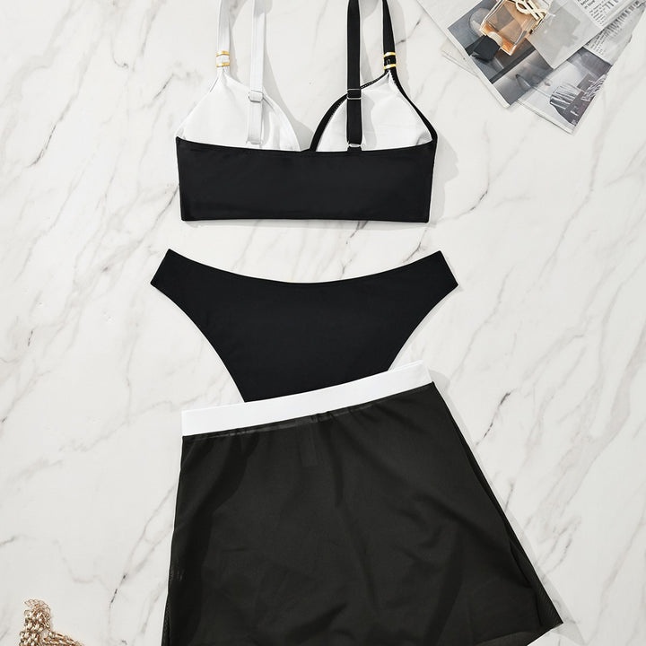 Damen Sportlicher Bikini mit lässigem Wickelrock Echo Archiv
