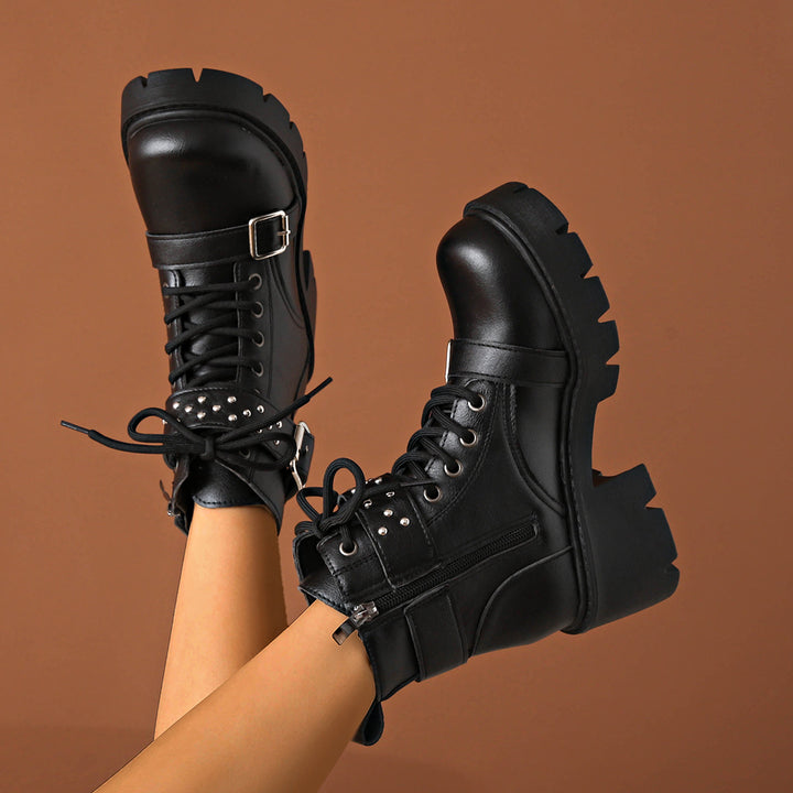 Damen nan robuste Schnür-Bikerboots mit Ziernietriemen, seitlichem Reißverschluss und profilierter Plateausohle Echo Archiv