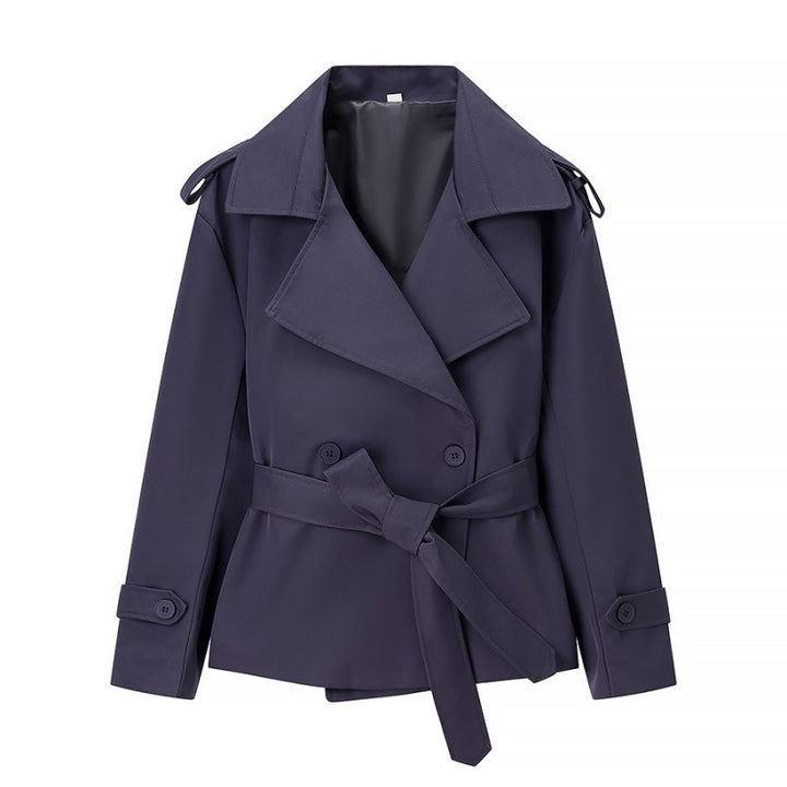 Damen 50+ kurzer Taillen-Trenchblazer mit Bindegürtel und weitem Revers Echo Archiv