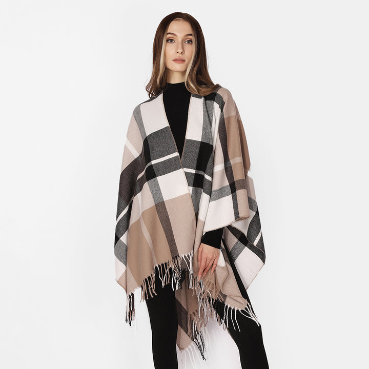 Damen Oversize-Karoponcho aus weichem Wollmix mit Fransensaum – Célinea