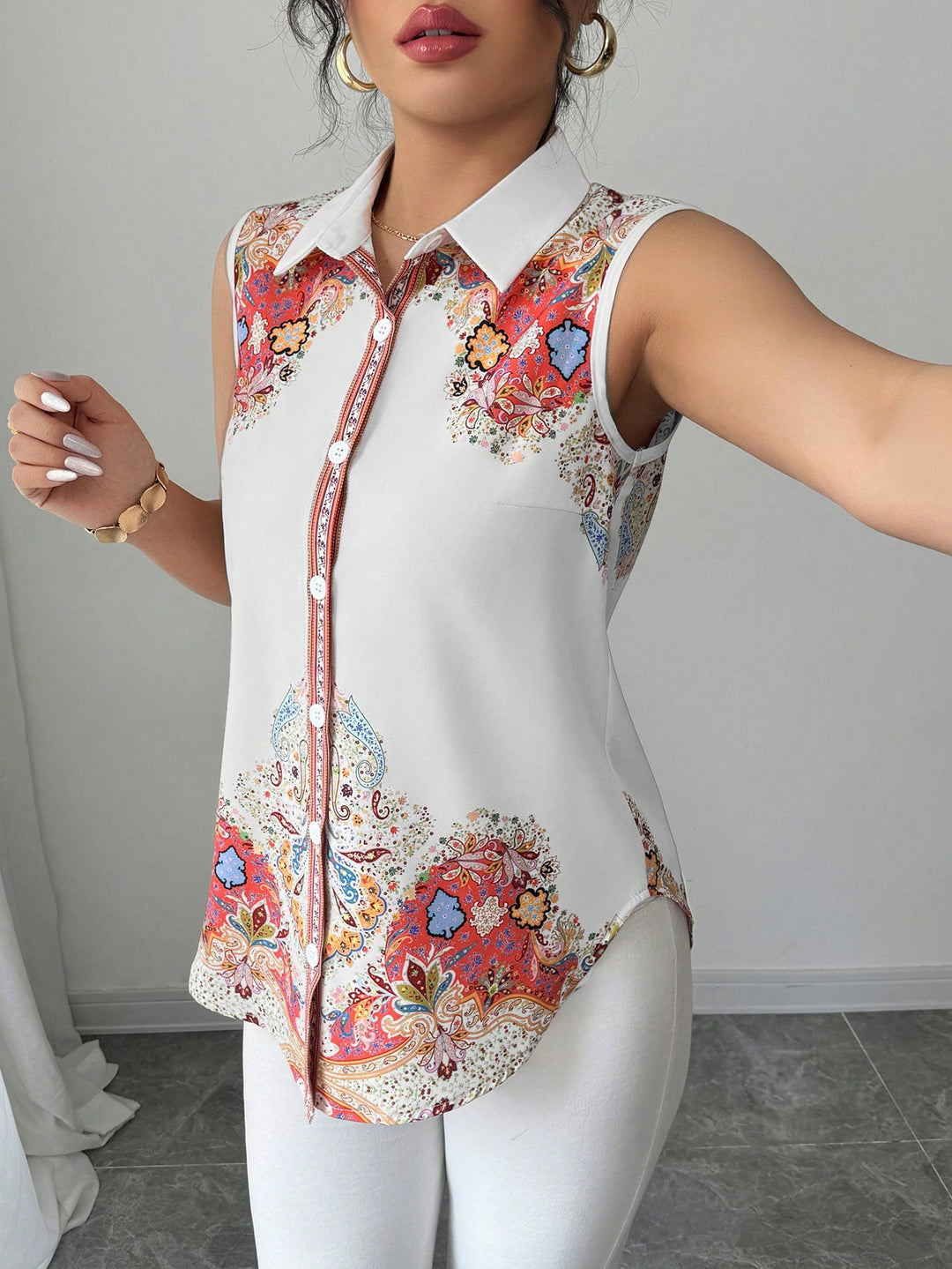 Damen Ärmellose Hemdbluse mit Kentkragen, A-Linien-Silhouette und durchgehender Knopfleiste – Élovi
