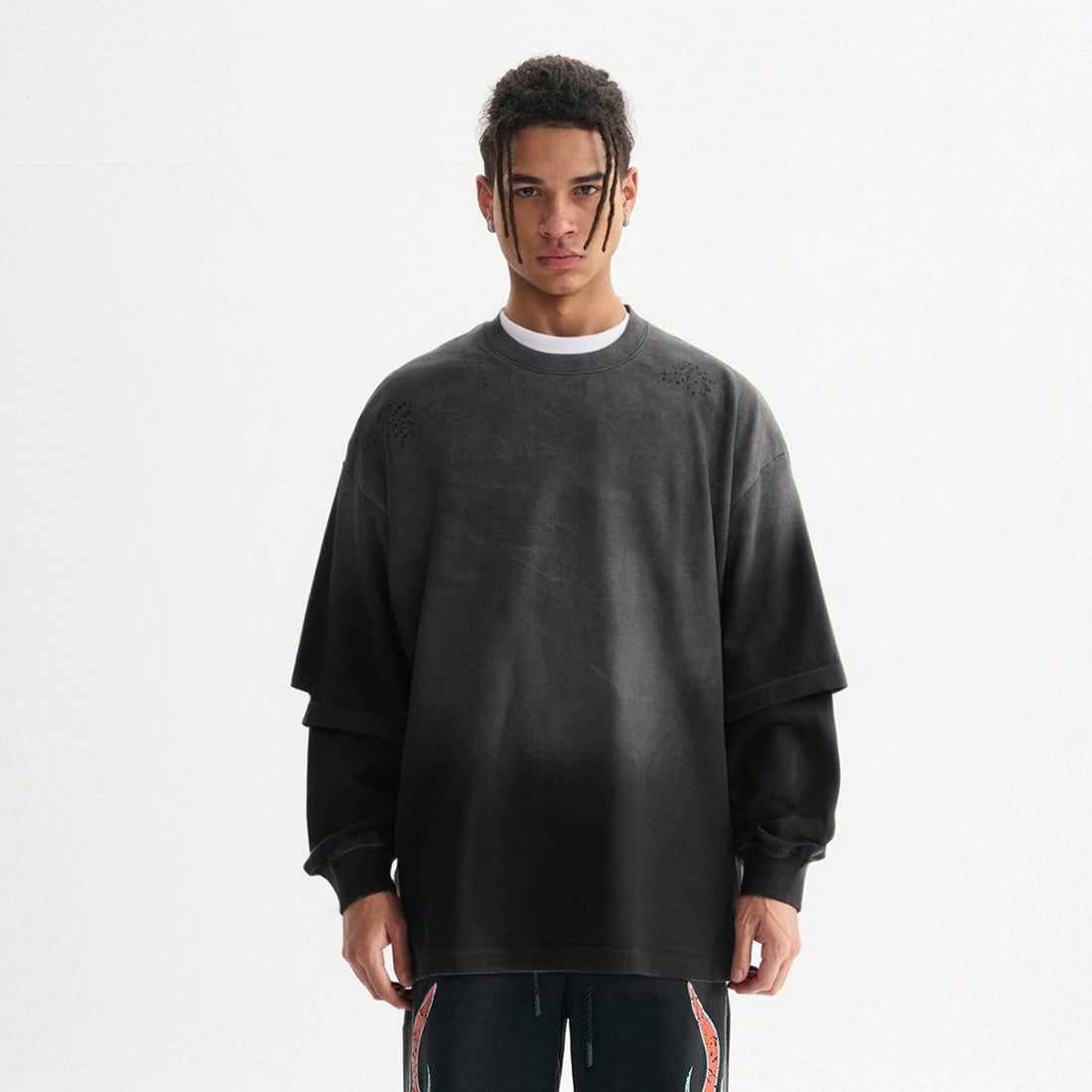 Herren Oversize-Langarmshirt mit doppeltem Lagenlook und Used-Details Echo Archiv