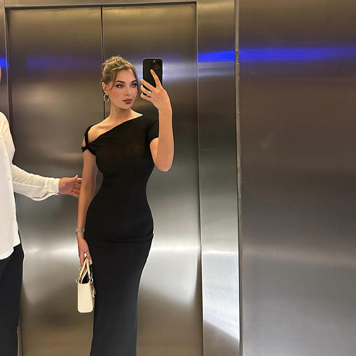 Damen Elegantes und figurbetontes Maxikleid mit zartem Schulterdesign Echo Archiv