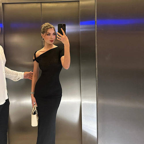 Damen Elegantes und figurbetontes Maxikleid mit zartem Schulterdesign Echo Archiv