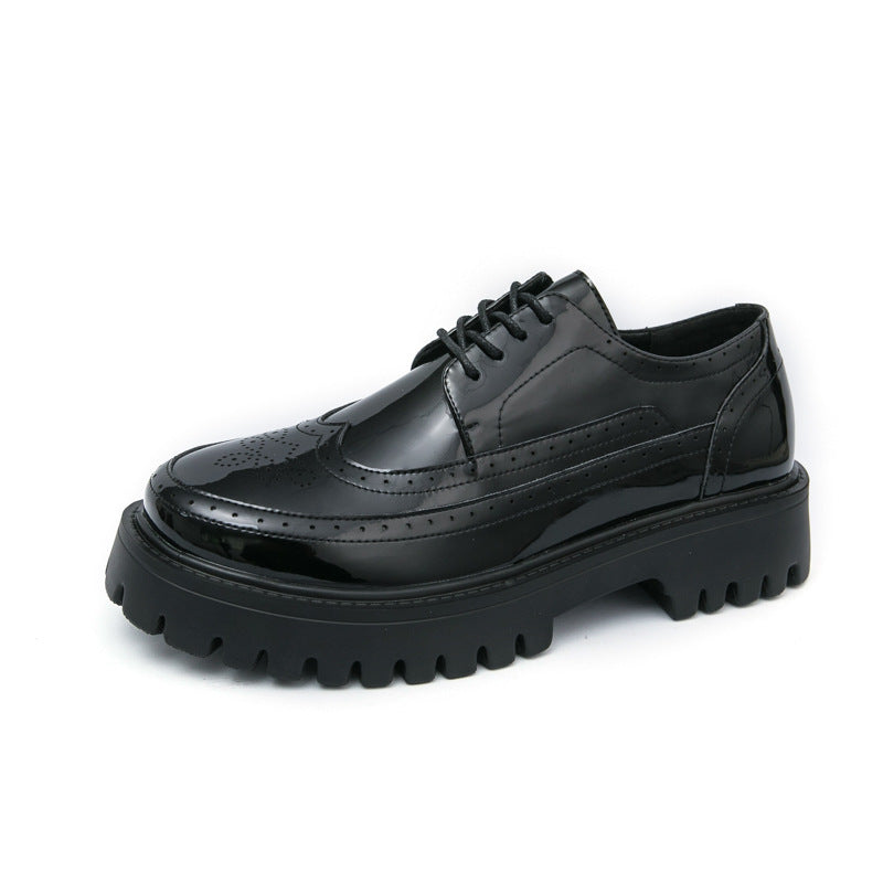 Damen Plateau-Brogue Derby mit markanter Profilsohle und Lacklederoptik Echo Archiv
