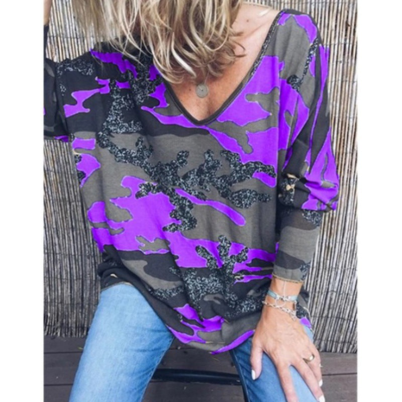 Damen Oversize V‑Ausschnitt Longshirt mit Camouflage‑Print und Glitzerbesatz – Avérine