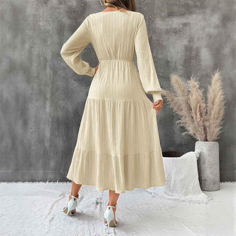 Damen Crinkle-Midikleid mit V-Ausschnitt, Knopfleiste, tailliertem Bindegürtel und Stufenrock Echoarchiv