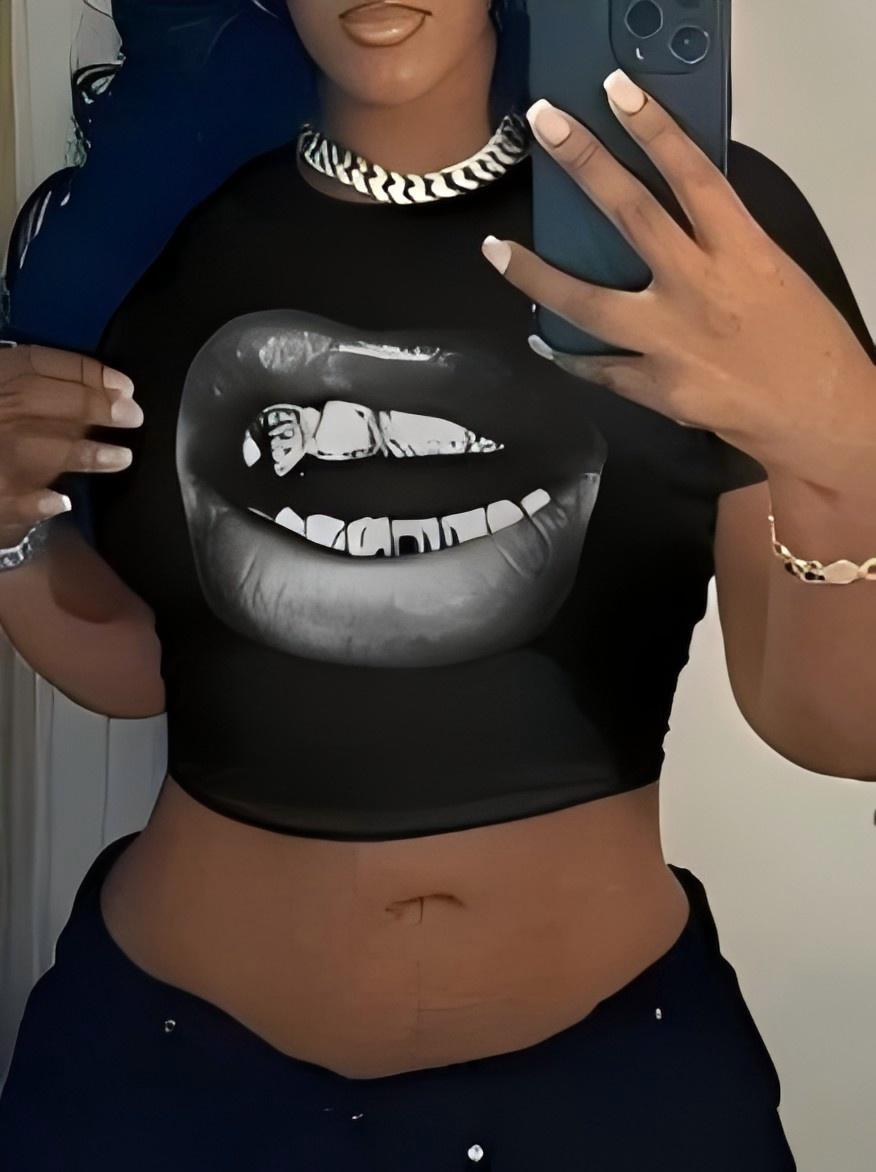 Damen Crop-Top mit künstlerischem Statement-Druck Echo Archiv