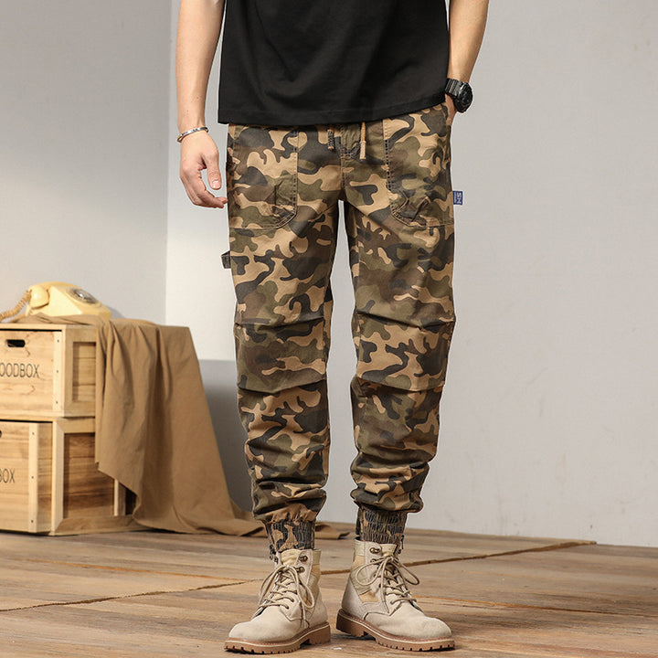 Herren Cargohose im lässigen Camouflage-Design mit elastischem Bund und mehreren Taschen Echoarchiv