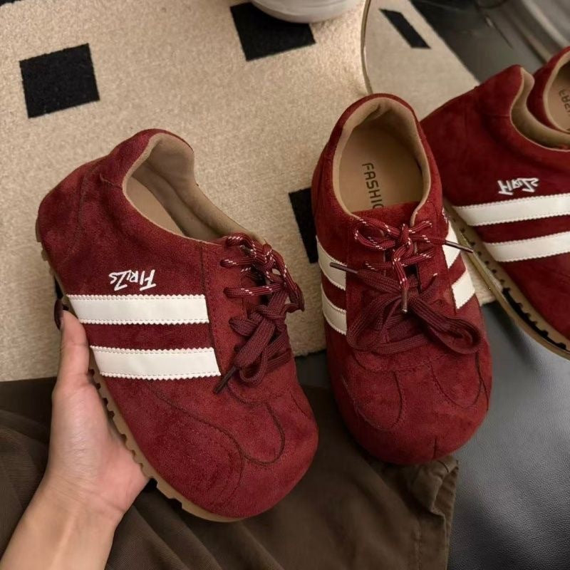 Damen modische Riemchen Sneaker aus Wildleder – Névara