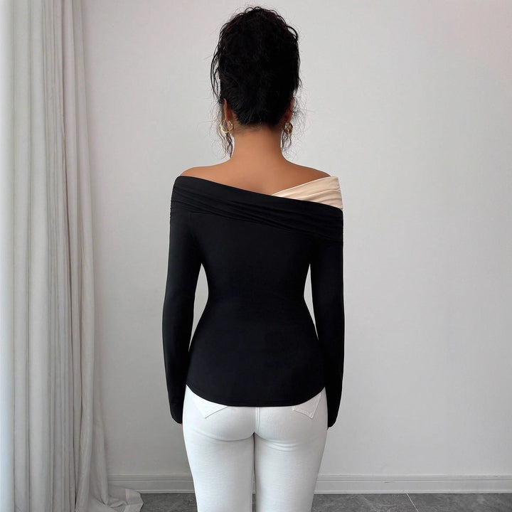 Damen nan asymmetrisches Carmen-Top mit Schulterraffung und körperbetonter Jersey-Passform Echo Archiv
