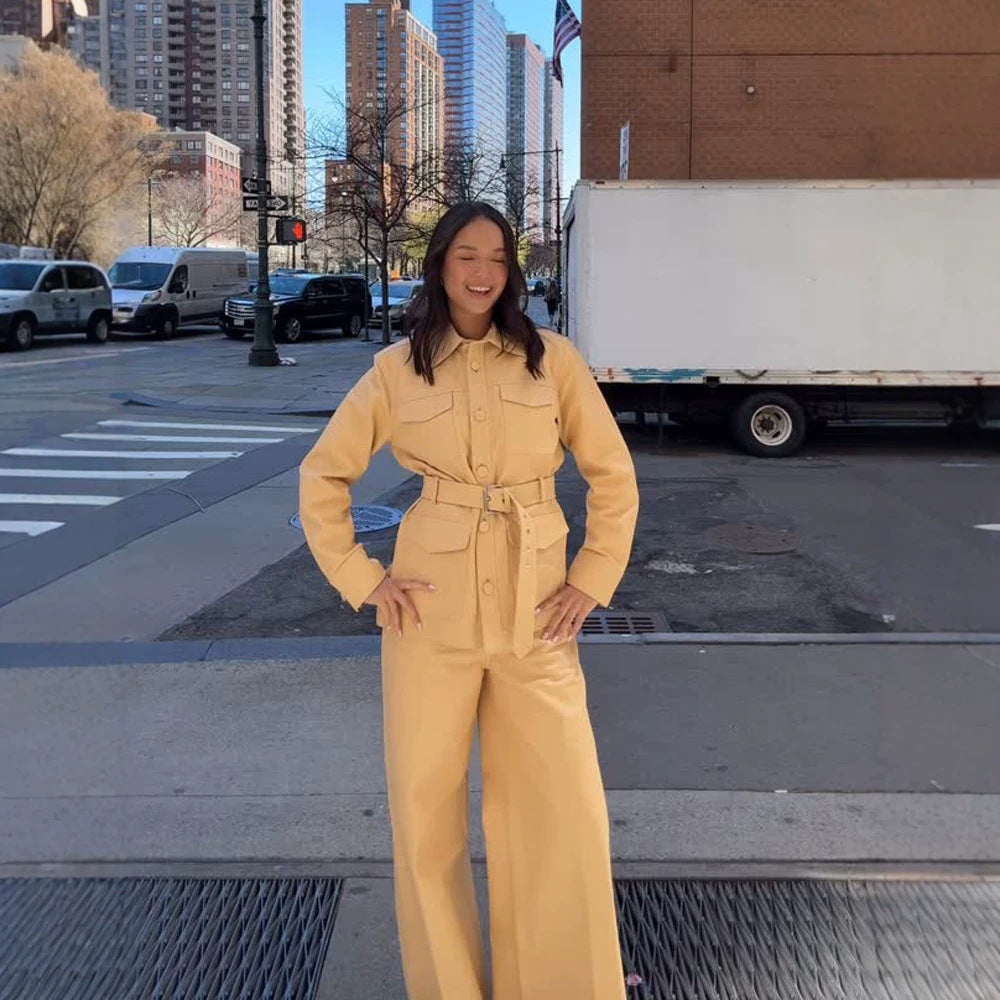 Damen Taillierte Utility-Jacke im Safari-Stil mit breitem Bindegürtel und Pattentaschen Echoarchiv